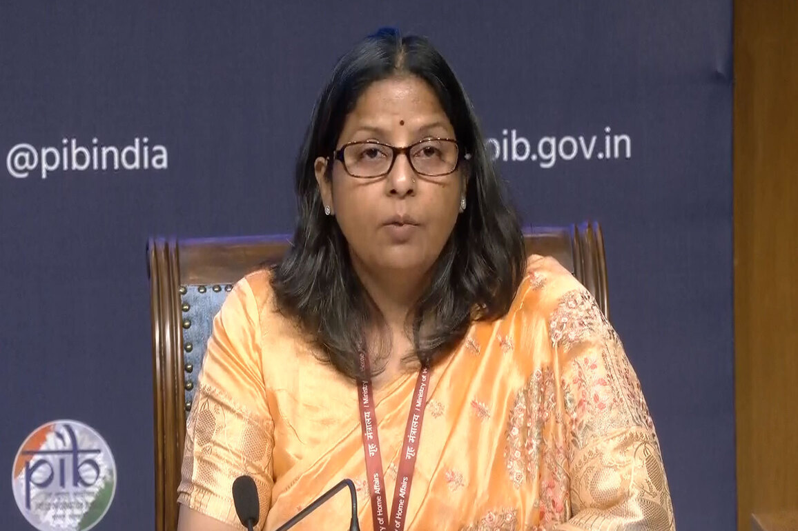 Govt ensured 100% supply for domestic LPG, PNG and CNG transport; urges to avoid panic buying