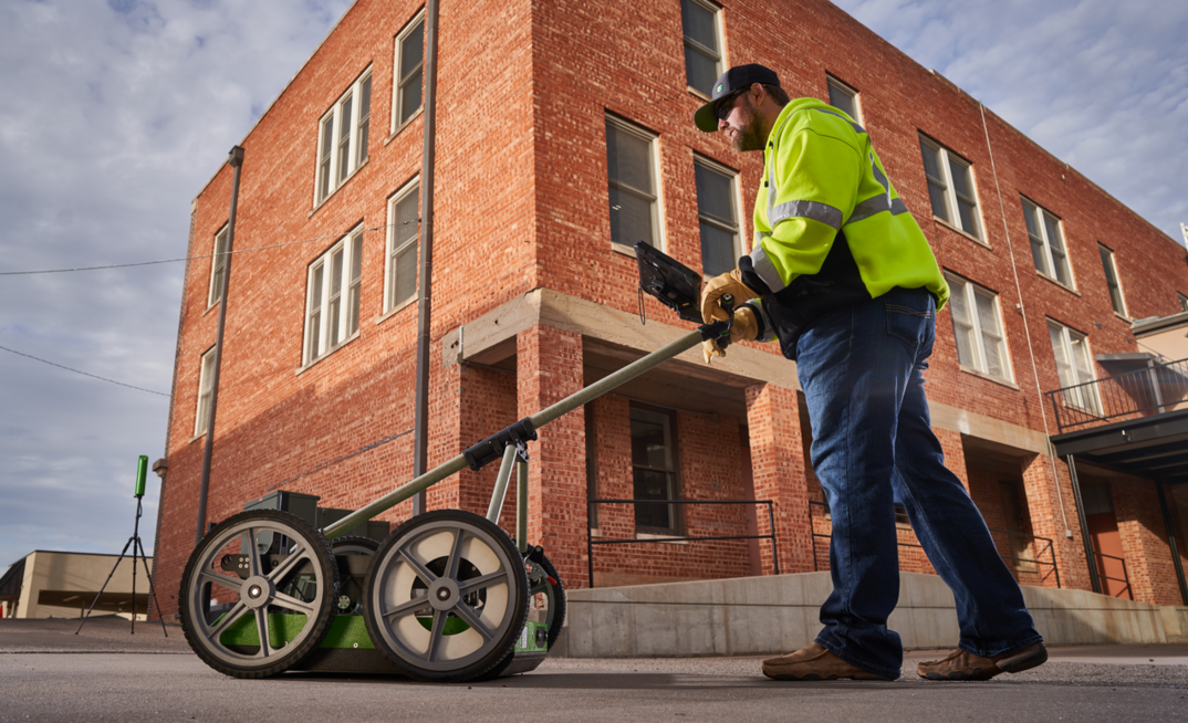 Tools such as Subsite’s GeoRanger XR Series uncover utilities and obstacles, reducing the chance of damaging existing infrastructure when undertaking HDD projects