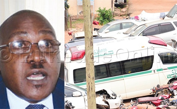 Mmotoka ya Case Hospital eyatomedde Musa n’emutta ng’eri ku poliisi ya CPS mu Kampala. Mu katono ye Patrick Kintu akulira Case Hospital. Mmotoka ya Case Hospital eyatomedde Musa n’emutta ng’eri ku poliisi ya CPS mu Kampala. Mu katono ye Patrick Kintu akulira Case Hospital.