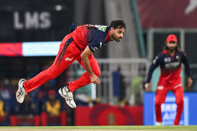 IPL 2026: Bhuvneshwar takes sixth three-wicket haul of season, leads Purple Cap race with 21 wickets