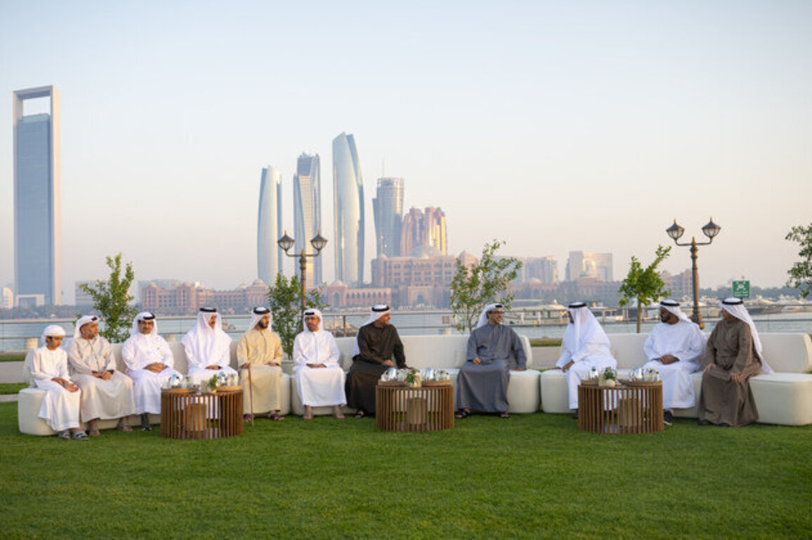 Mansour bin Zayed joins Presidential Court, judiciary, education staff for Ramadan Iftar