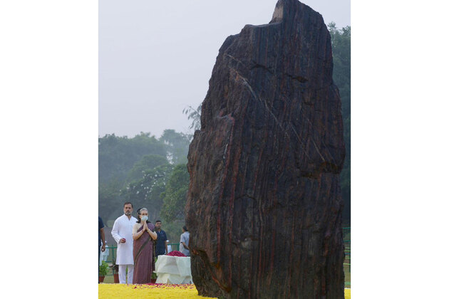 Rahul Gandhi, Sonia Gandhi, Kharge pay tribute to former Prime Minister Indira Gandhi