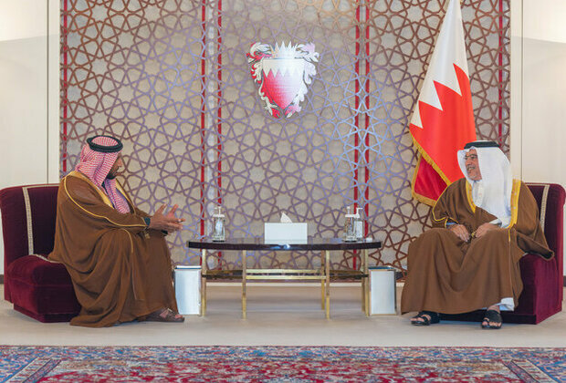 Crown Prince of Bahrain receives Chairman of National Media Office