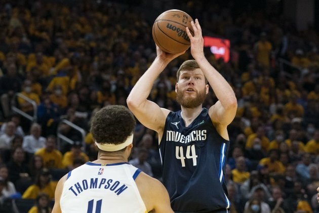 Warriors rally to defeat Mavericks, take 2-0 series lead