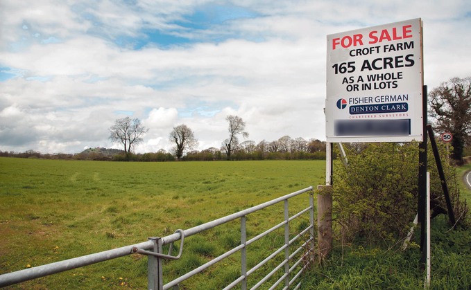 Farmland market contracts and value changes vary