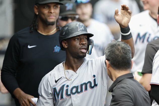 Five-run ninth vaults Marlins past White Sox