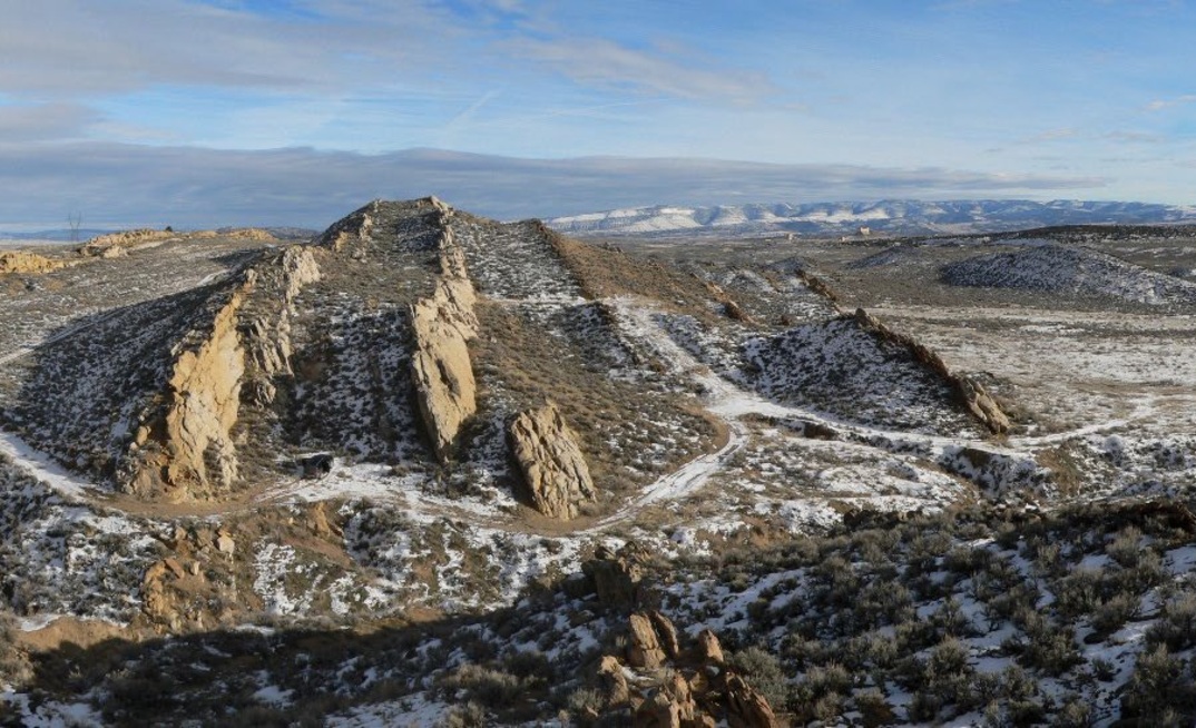Skull Creek covers the northern limb of the Red Wash Syncline.