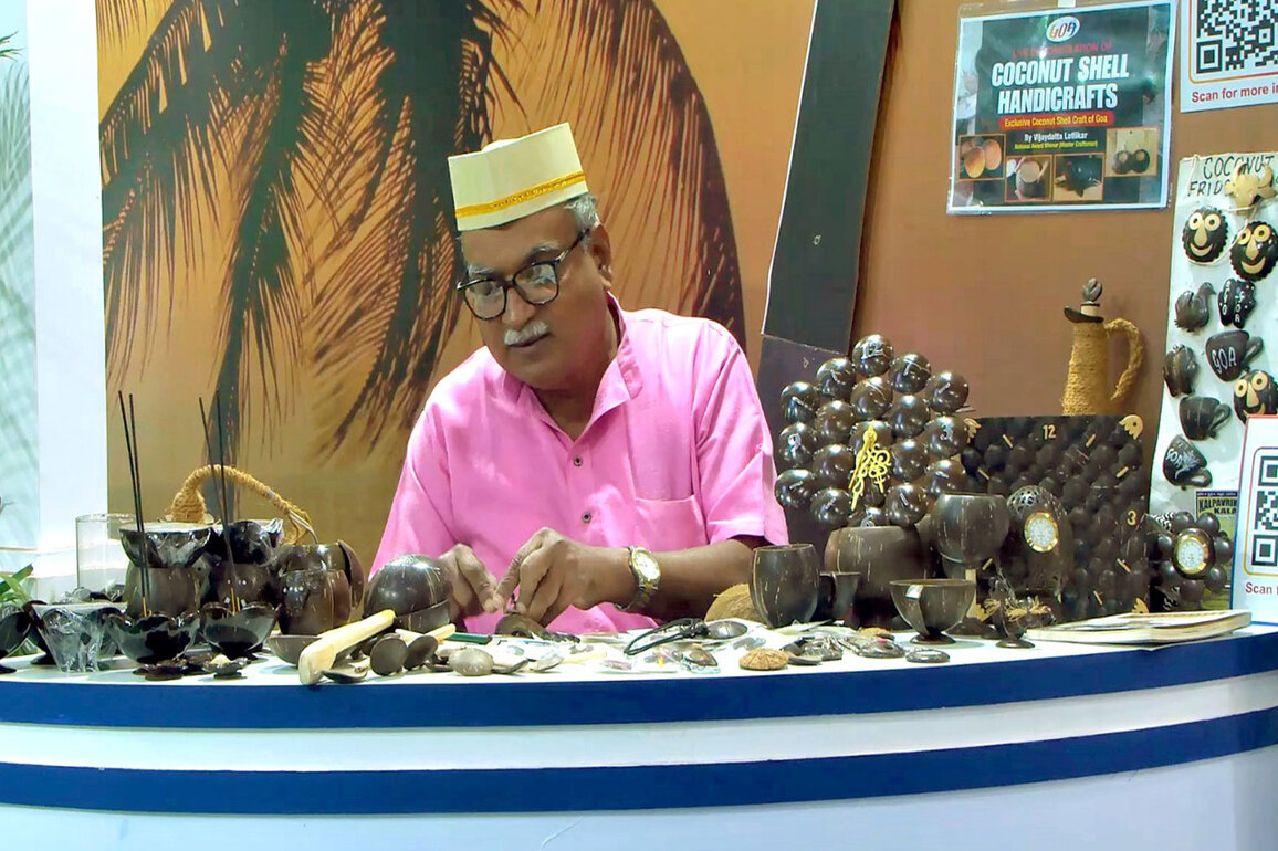 Artisan Vijaydatta Lotlikar showcases coastal handicrafts at Bharat Parv