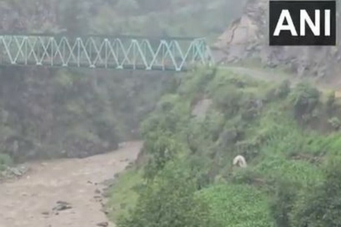J-K: Heavy rain lashes parts of Doda city