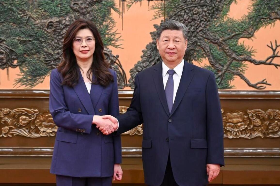 Xi's Album | Xi meets KMT leader Cheng Li-wun in Beijing