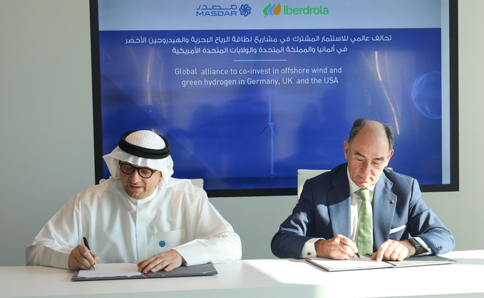 Iberdrola chairman Ignacio Galán and Masdar CEO Al Ramahi signing deal in Dubai | Credit: Iberdrola