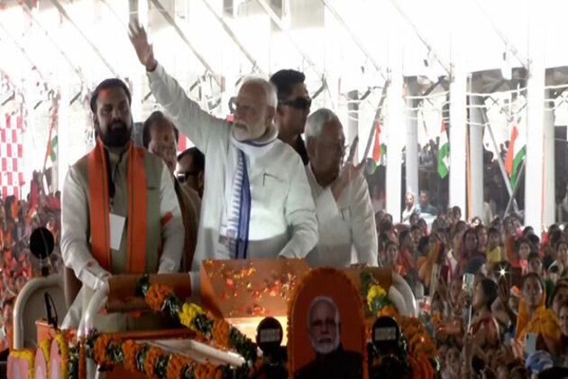 Bihar: PM Modi holds roadshow in Motihari