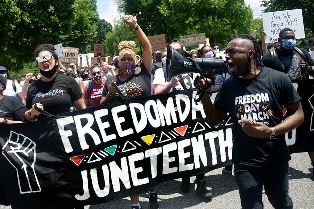 Two US Senators Want National Holiday Marking Emancipation of Slaves
