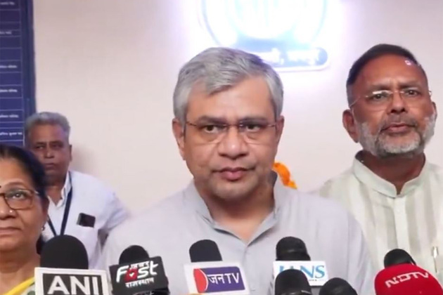 FM coverage being expanded across border areas from Kashmir to Kutch: Ashwini Vaishnaw