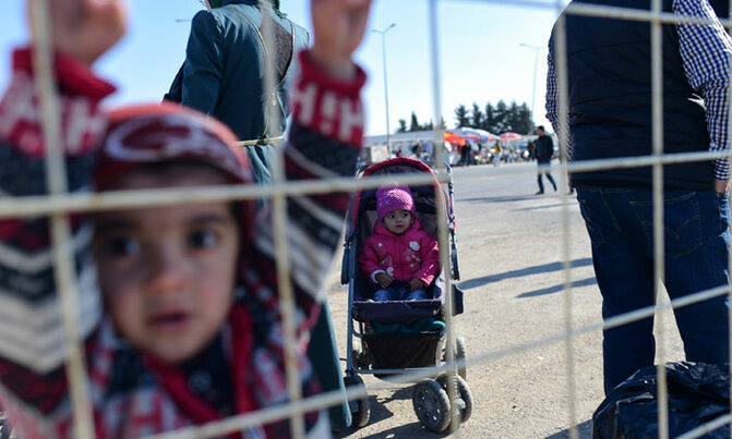 Turkish PM slams 'hypocritical' calls to open borders Turkish PM slams 'hypocritical' calls to open borders