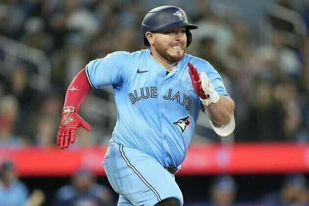 Blue Jays break late tie to beat Nationals
