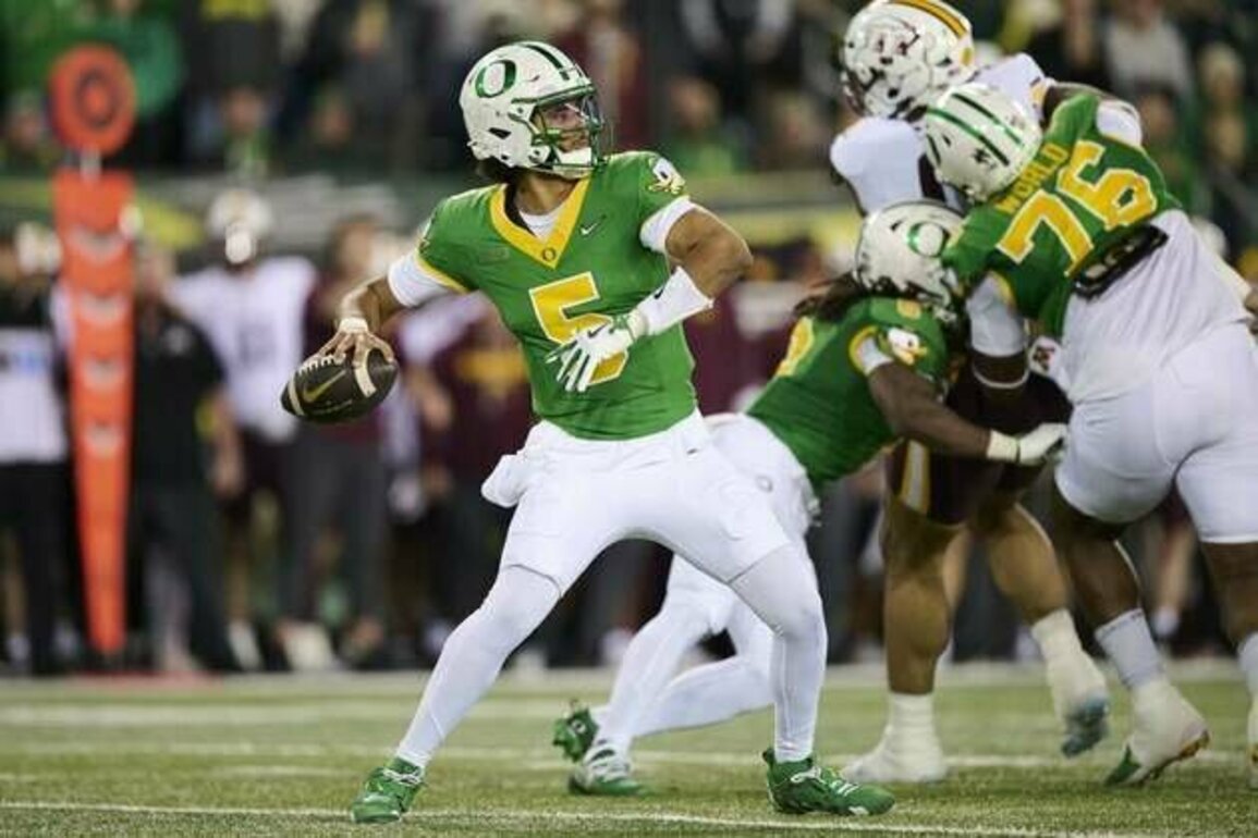 No. 8 Oregon runs, throws all over Minnesota in win