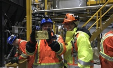 TMAC Resources’ director & CEO Catharine Farrow next to president & CTO Gordon Morrison holding the first gold bar