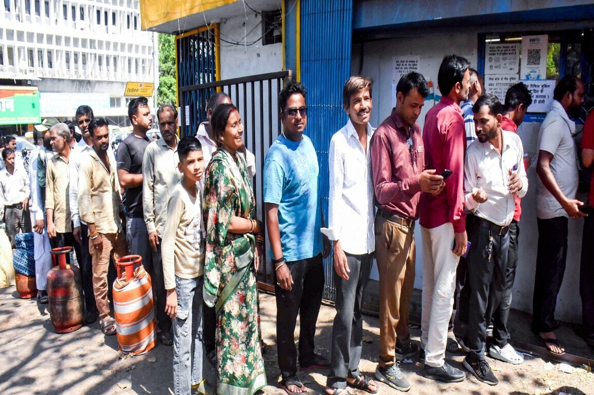BJP ka ek hi naara, line mein khada desh bechara: TMC's jibe at Centre amid LPG crisis due to West Asia conflict