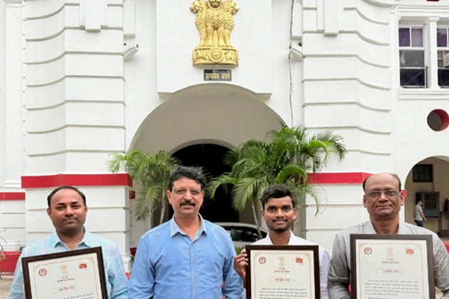 Postal workers of Banaras win awards in Sukanya Samriddhi Yojana