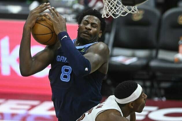 Missing superstars could dim spotlight in Spurs-Grizzlies clash