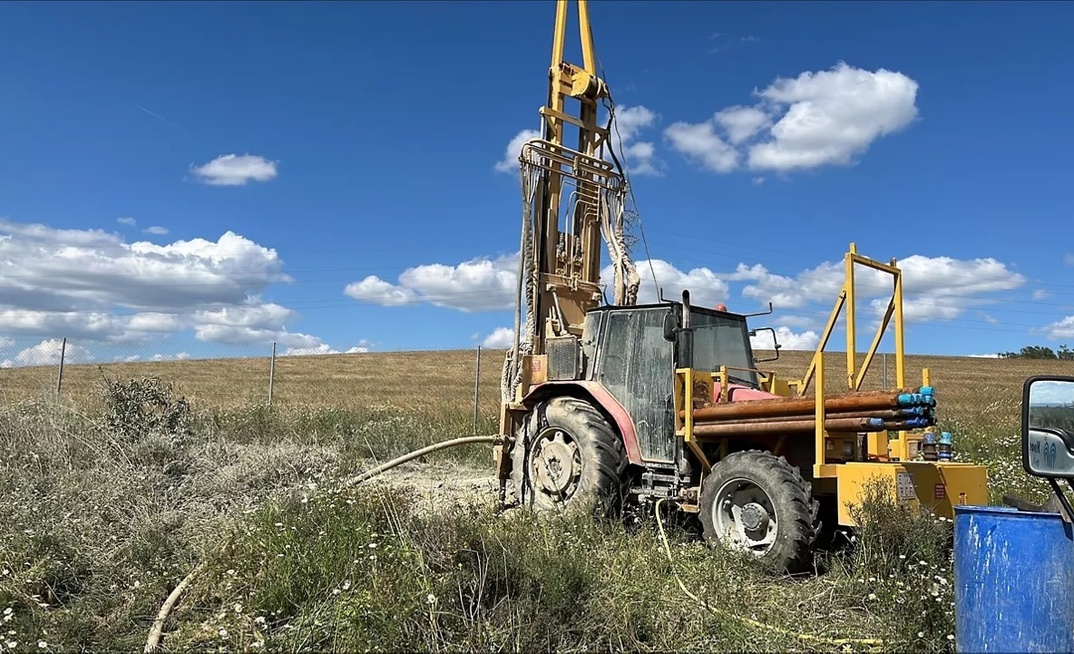 Reliable water well drilling with Atlas Copco’s compact yet powerful X-Air+ 750-25 portable air compressor