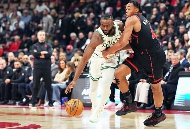 Jaylen Brown, Jayson Tatum help Celtics close out Raptors