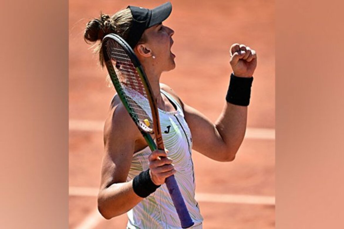 French Open: Beatriz Haddad Maia fends off Ekaterina Alexandrova to reach fourth round