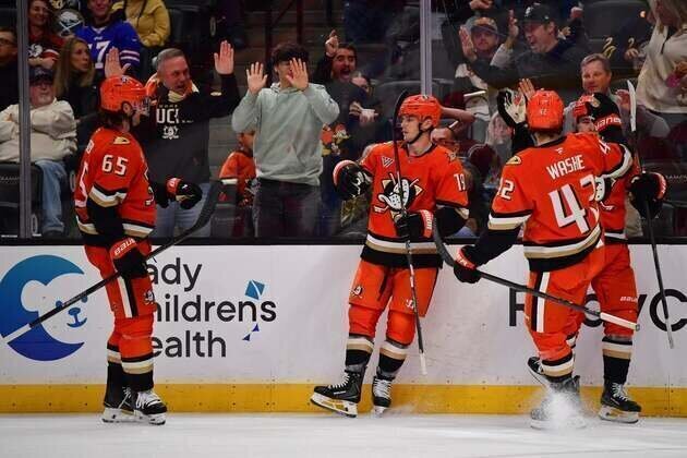 Ducks closing in on division title, but can't overlook Canucks