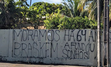 Moradores obrigados a deixar suas casas deixam protestos nos muros pelo desastre provocado pela Braskem, em Maceió (AL)