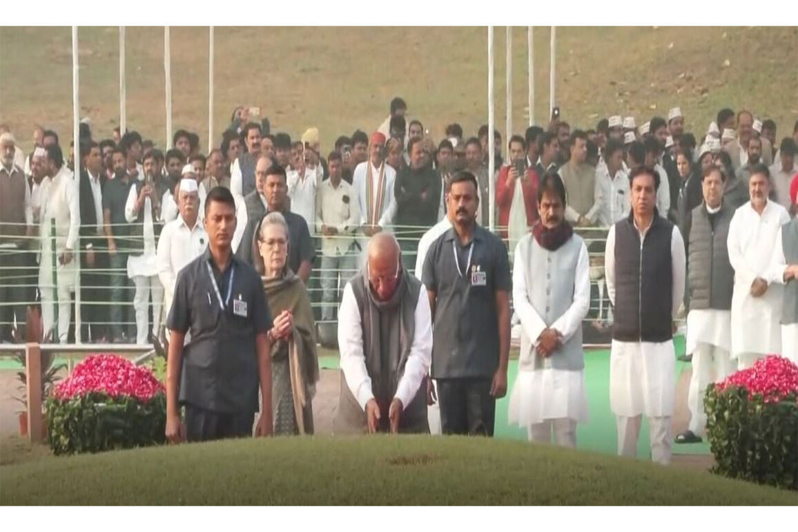 "His legacy stands as timeless beacon": Kharge, Sonia pay tribute to Pt Nehru on his birth anniversary