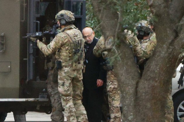 Suspect dead after FBI storm Texas synagogue, freeing hostages