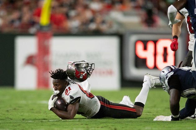 Bucs place WR Antonio Brown on COVID-19 list