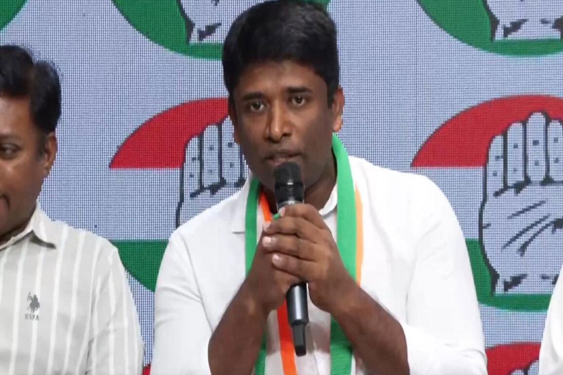 Ex-IAS officer Kannan Gopinathan, who resigned to protest against abrogation of Article 370, joins Congress