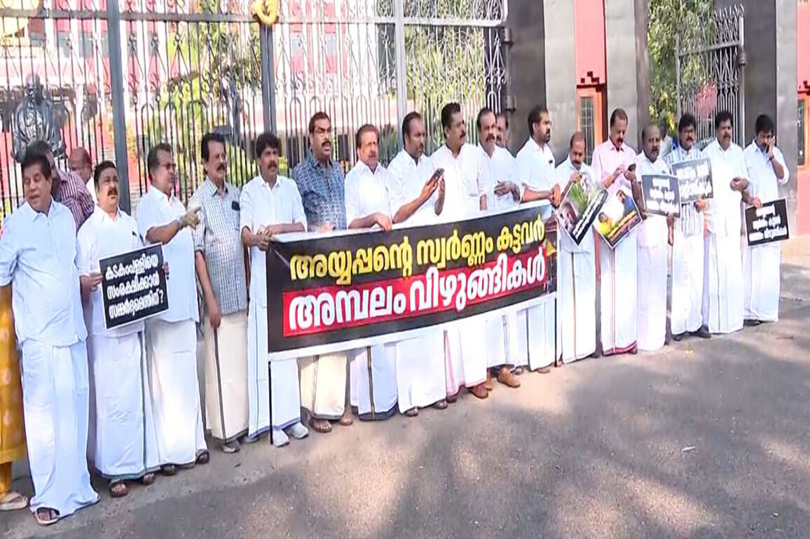 Kerala: Opposition MLAs protest outside assembly over Sabarimala gold theft case