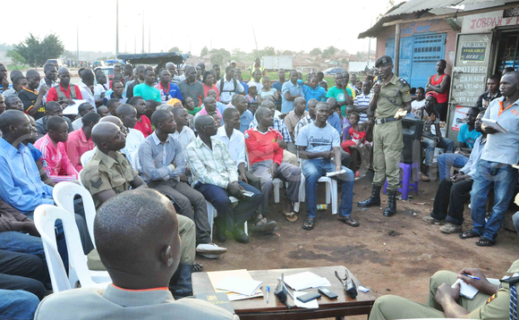DPC, Philbert Waibi ng'ayogera mu lukiiko lw'ekyalo olwebyokwerinda e Bukoto. EKIF: HENRY KASOMOKO DPC, Philbert Waibi ng'ayogera mu lukiiko lw'ekyalo olwebyokwerinda e Bukoto. EKIF: HENRY KASOMOKO