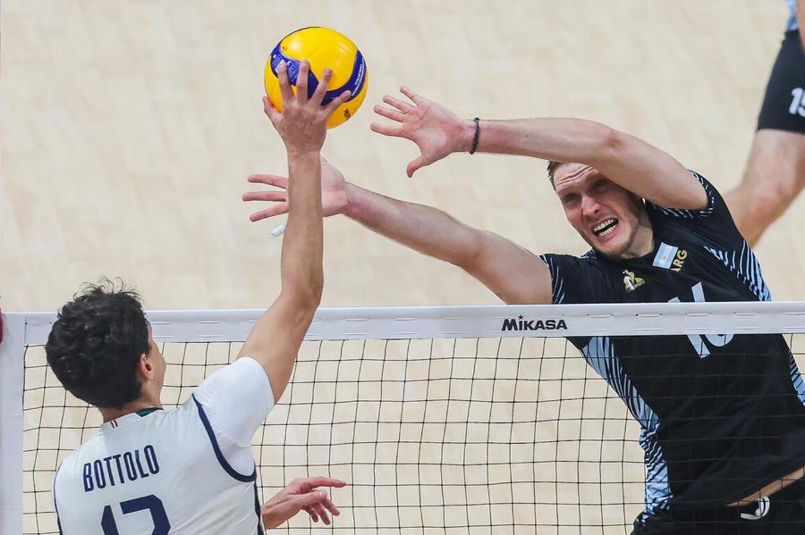 Defending champion Italy sweeps Argentina to reach top eight at volleyball men's worlds