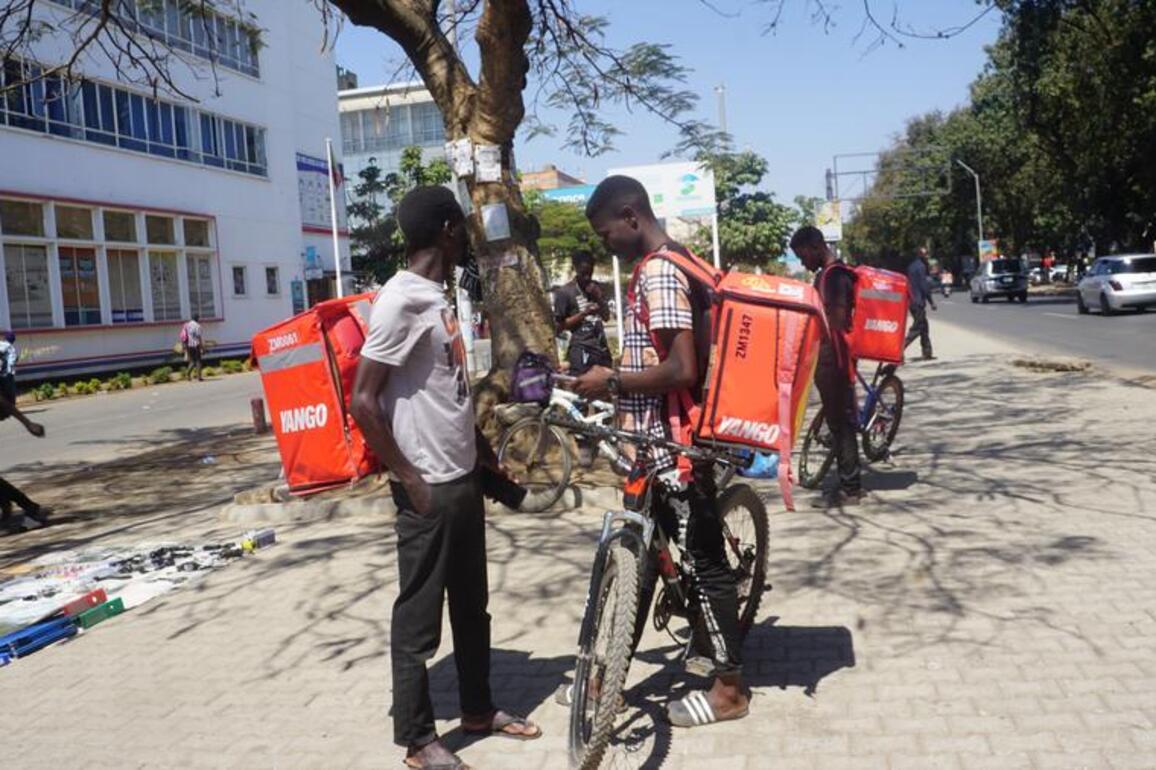 (Hello Africa) Bicycle courier services provide income opportunities for Zambian youth