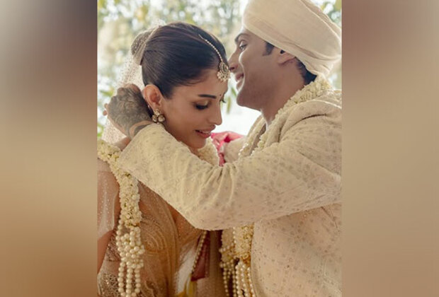 Prateik Babbar, Priya Banerjee tie the knot, share pictures from their wedding day