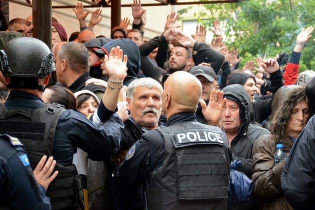 Serbia urgently moving army to Kosovo frontier minister