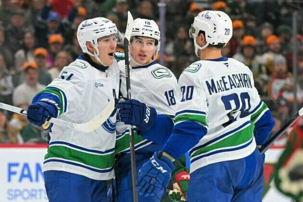 Blackhawks hope to end record losing streak to Canucks