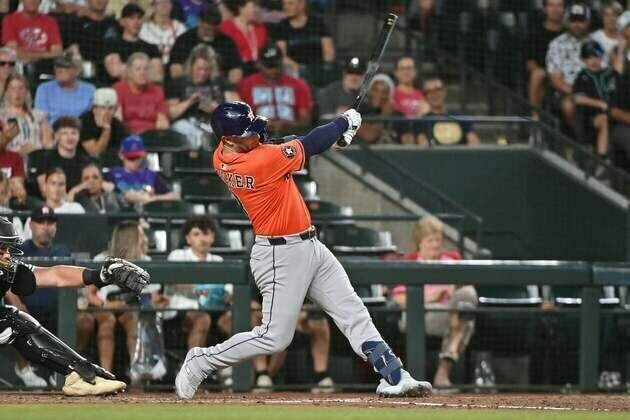 Astros' Christian Walker delivers in ninth vs. D-Backs