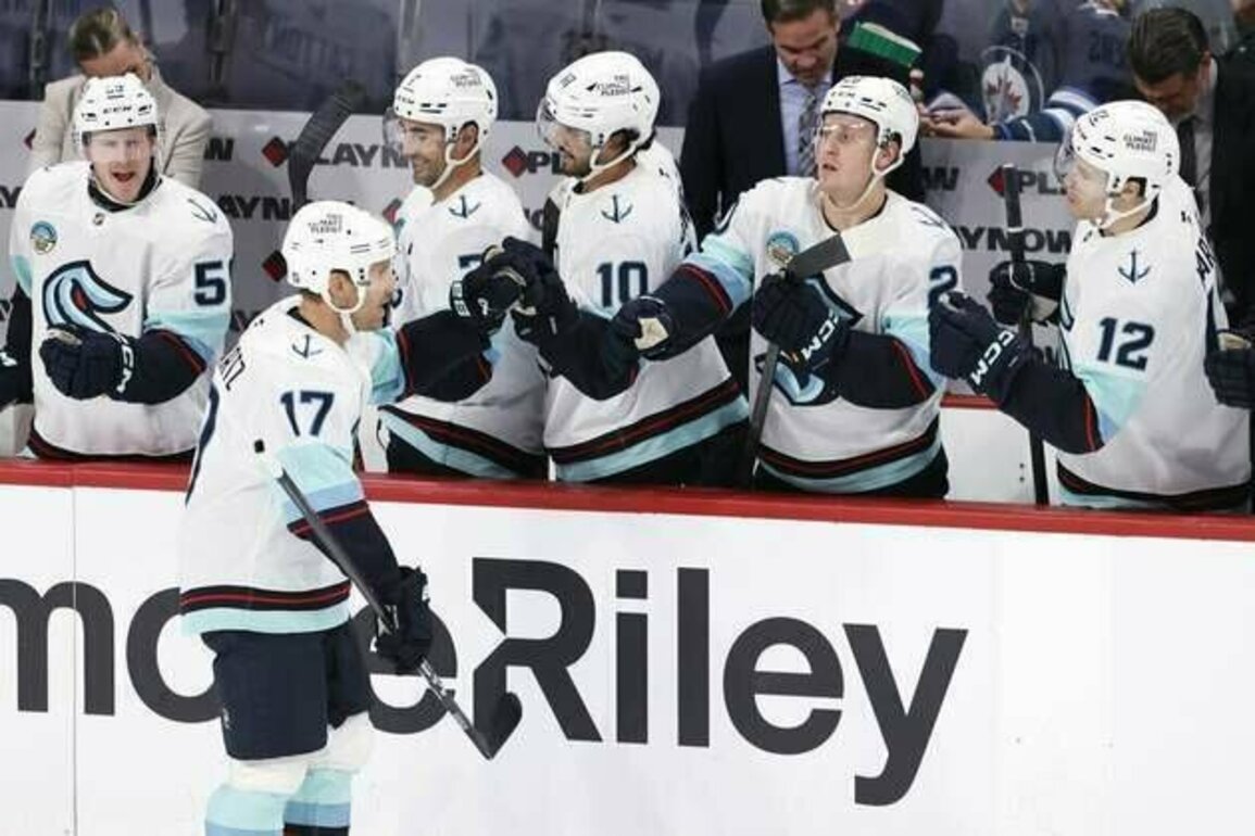 Joey Daccord, Kraken post shutout, halt Jets' win streak