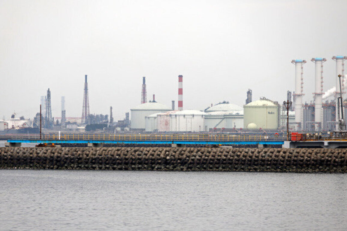 Japan plans to release extra 20 days' oil reserves from May