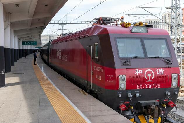 Economy | NE. China's Heilongjiang's "tourist train for seniors" kicks off its first trip