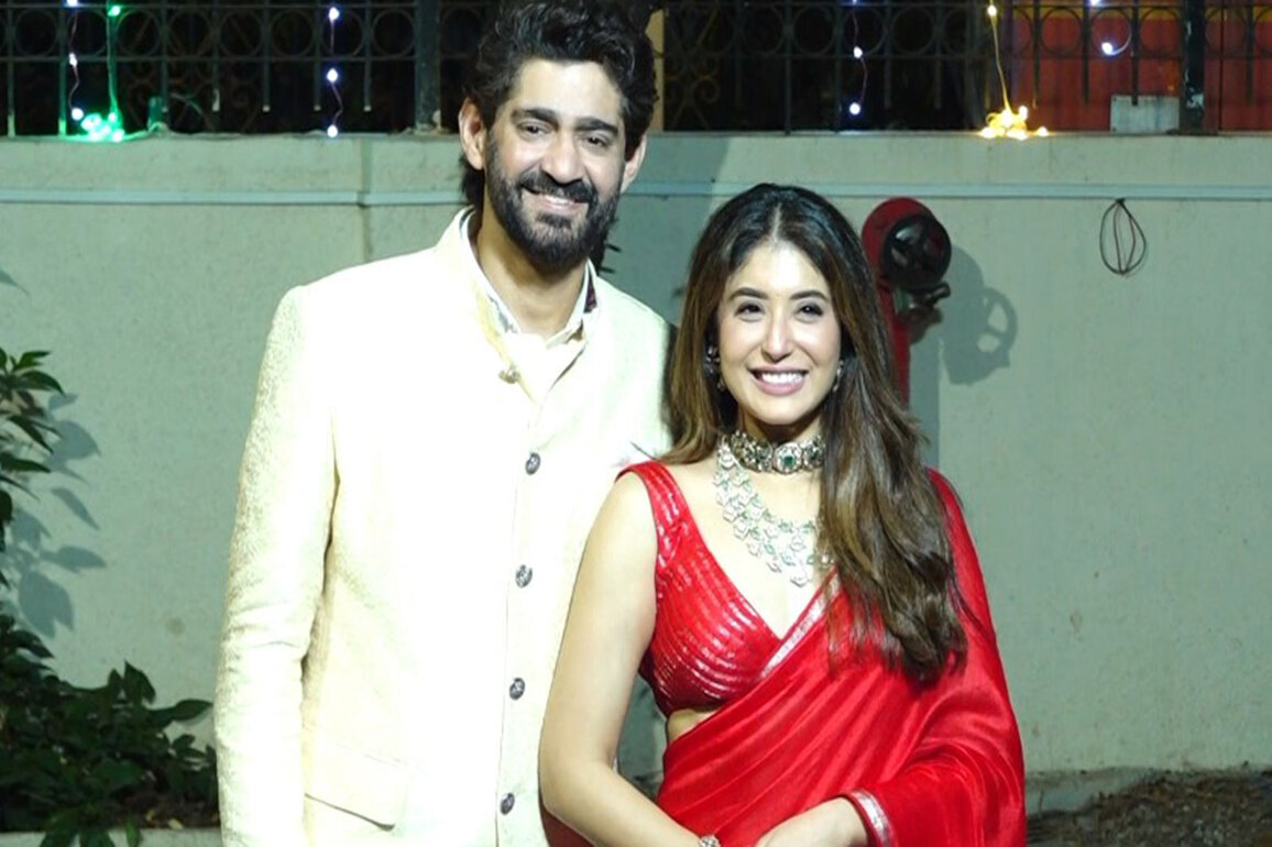 Gaurav Kapur, Kritika Kamra now married, pose as husband and wife in traditional ensembles