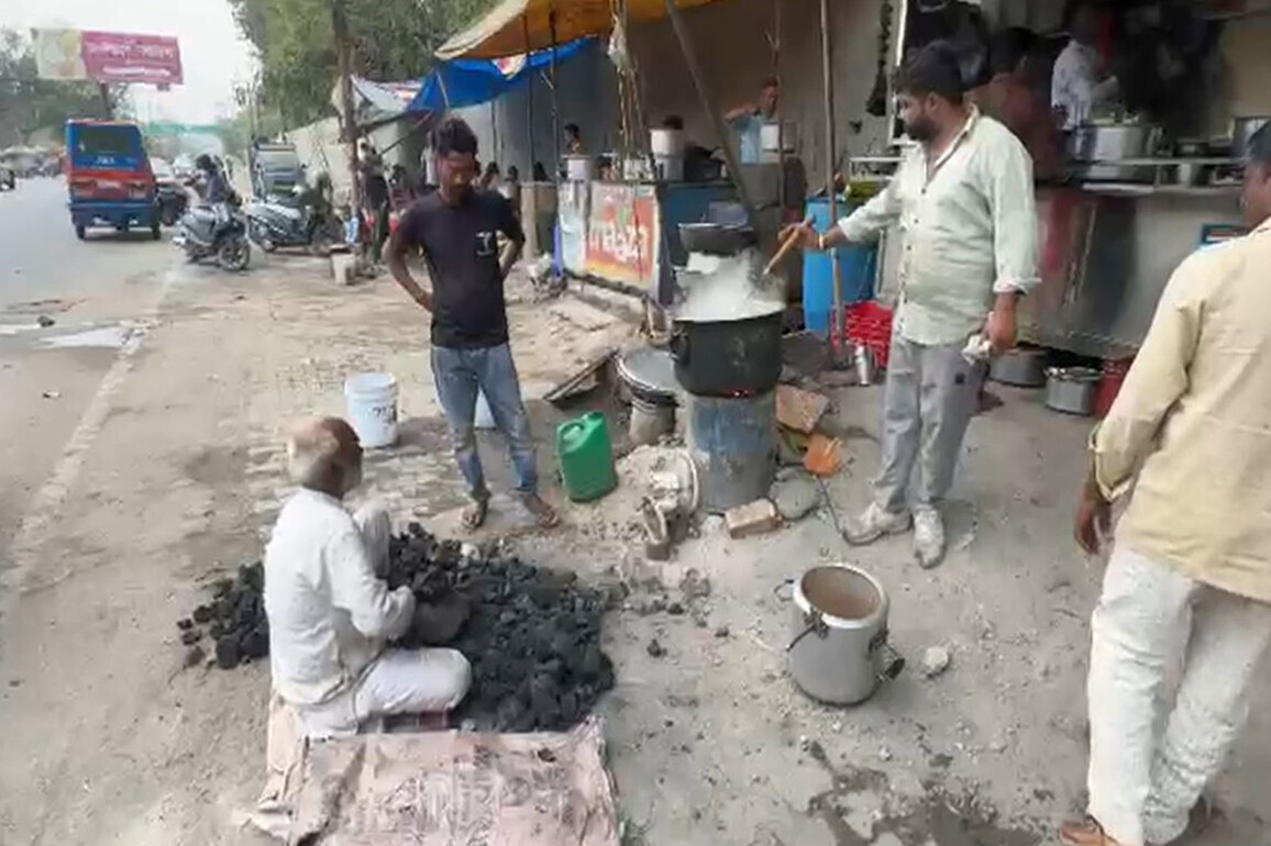 LPG scarcity hits Rishikesh hospitality sector ahead of Char Dham Yatra; Hotels turning back to wood, coal, and charcoal to sustain daily operations