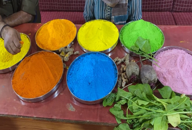 MP: Indore jail inmates make eco-friendly herbal colours for Holi