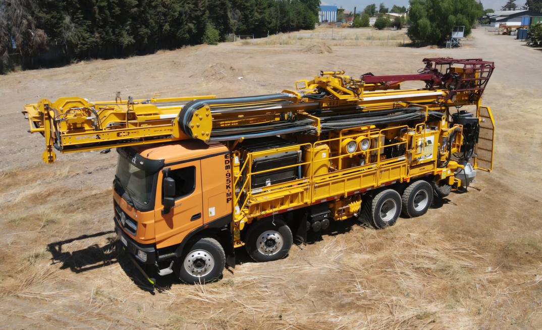 The EDM 95K Series are high-capacity, heavy duty rigs capable of executing deep hole exploration projects and are available in diamond, RC and multipurpose configurations
