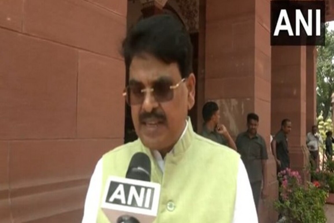 "Contempt petition to be filed against Priyanka Gandhi": BJP MP Manan Mishra